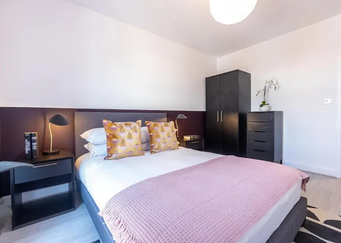 Quiet 2-Bed Home In Birmingham, Ideal For Relaxing